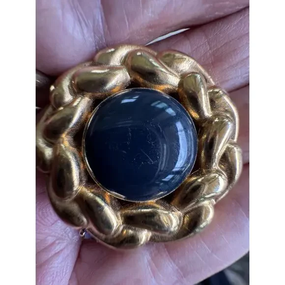 VINTAGE SIGNED ST.‎ JOHN GOLD TONE DARK BLUE CABOCHON CLIP EARRINGS